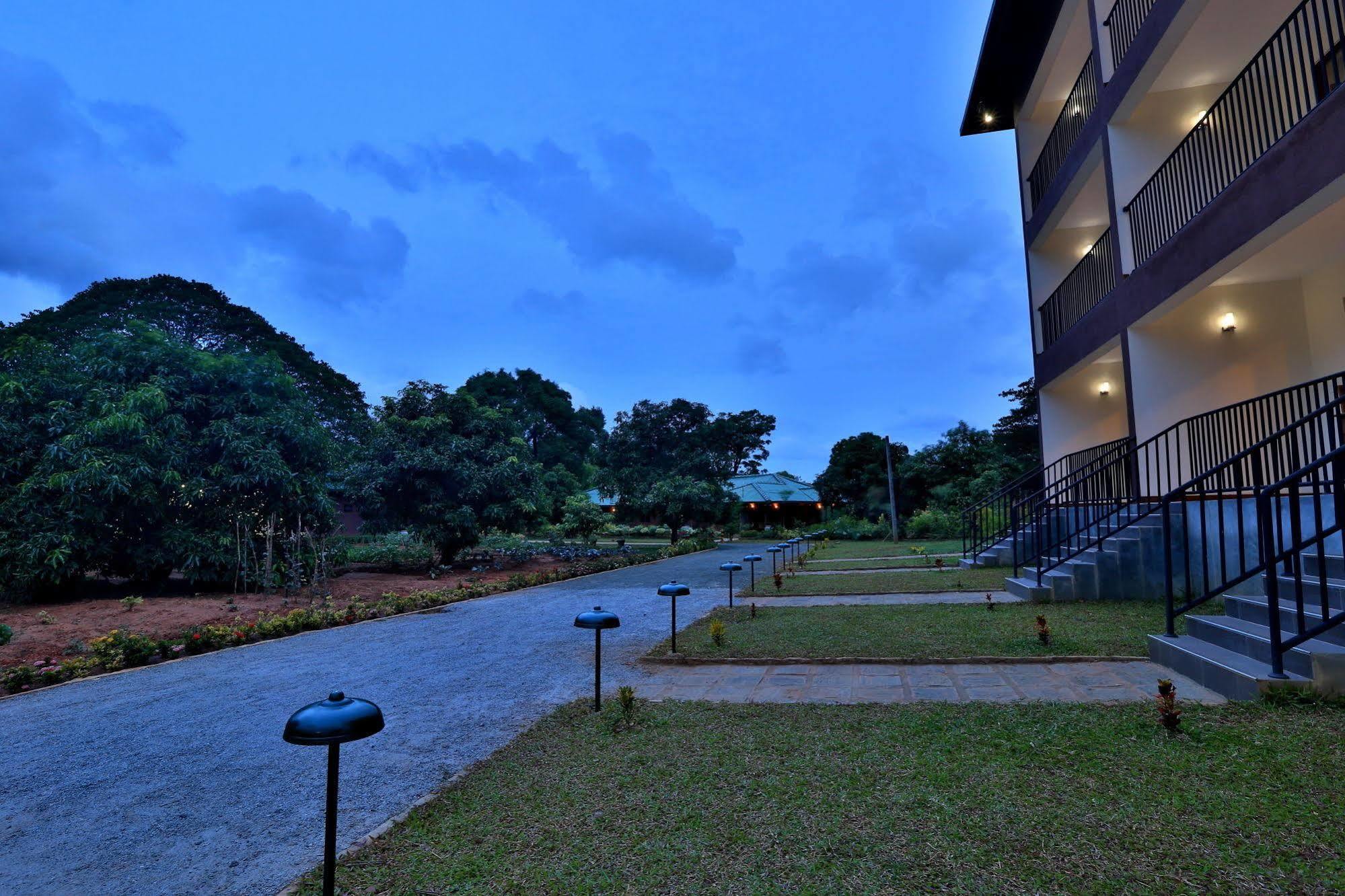 Hotel Grand & Gangula à Dambulla Extérieur photo